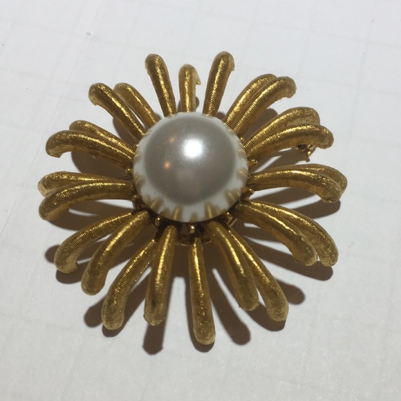 Vintage Jewelry Vintage Gold Pearl Brooch Pin Poshmark